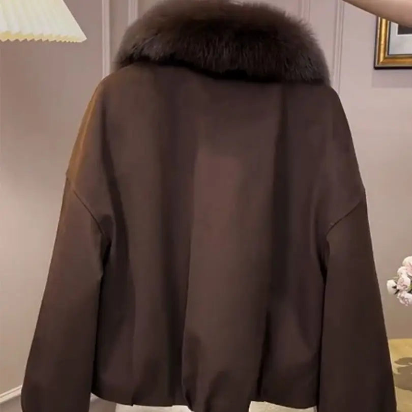 Cappotto Invernale Donna 2026 Nuovo Stile Estero di Nicchia, Corto in Cotone con Collo in Pelliccia Beige, Vestibilità Ampia e Versatile, Sottile