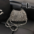 Borsa a tracolla intrecciata con perline fatta a mano di lusso francese leggera Borsa a tracolla versatile cava con design estivo in metallo 2025 per donna