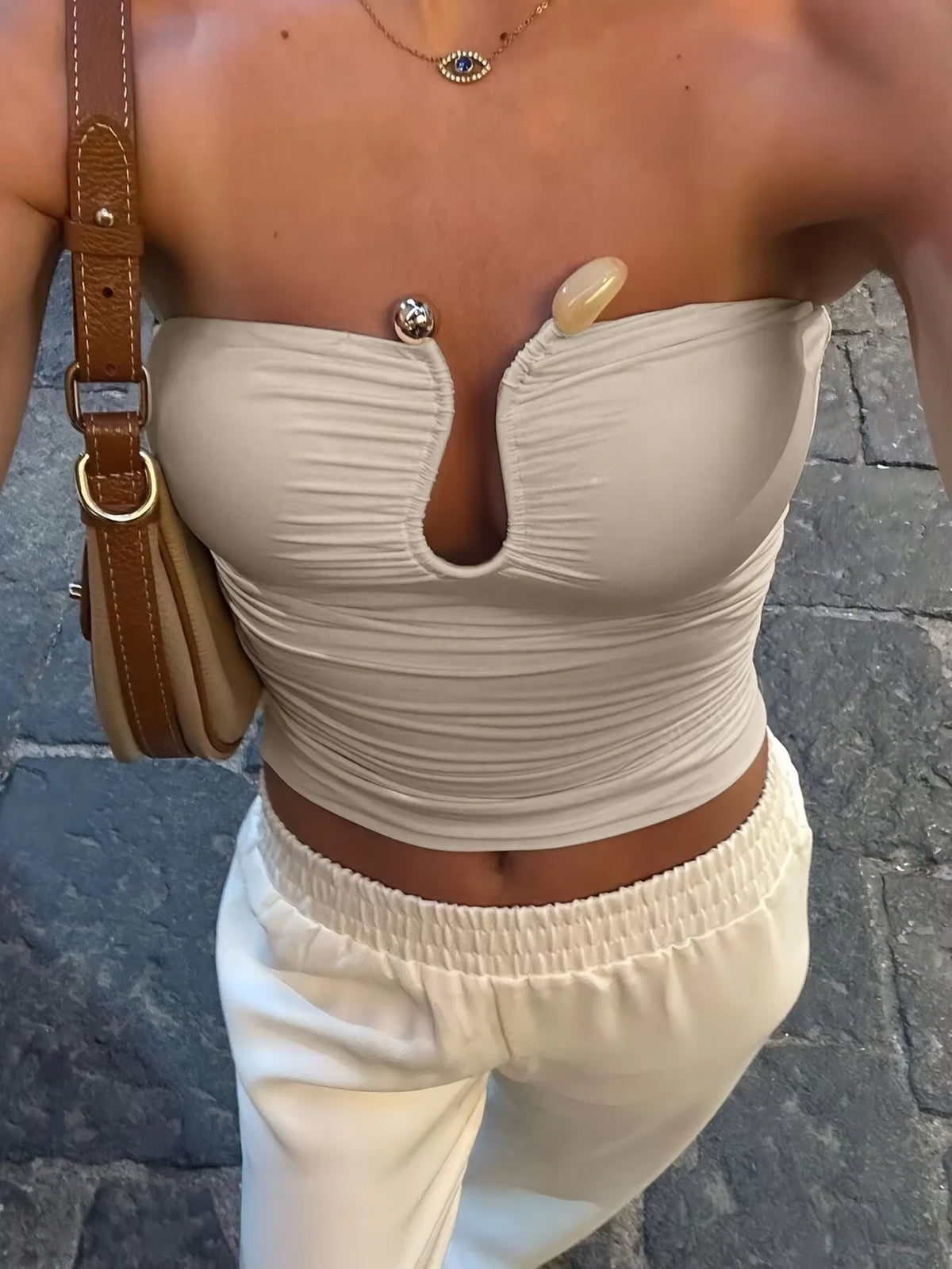cropped top ，Summer solid color chest hugging backless pleated U-shaped buckle water droplet hollow design sexy and elegant fit