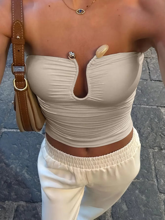 Haut court, couleur unie d'été, dos nu, plissé, boucle en U, goutte d'eau creuse, design sexy et élégant.