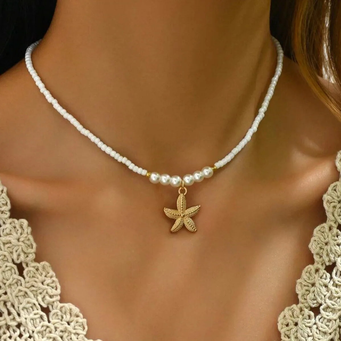 Collana con ciondolo stella marina con perline di riso bohémien per donna, fatta a mano, perla d'imitazione, girocollo con perline colorate, gioielli da spiaggia estiva