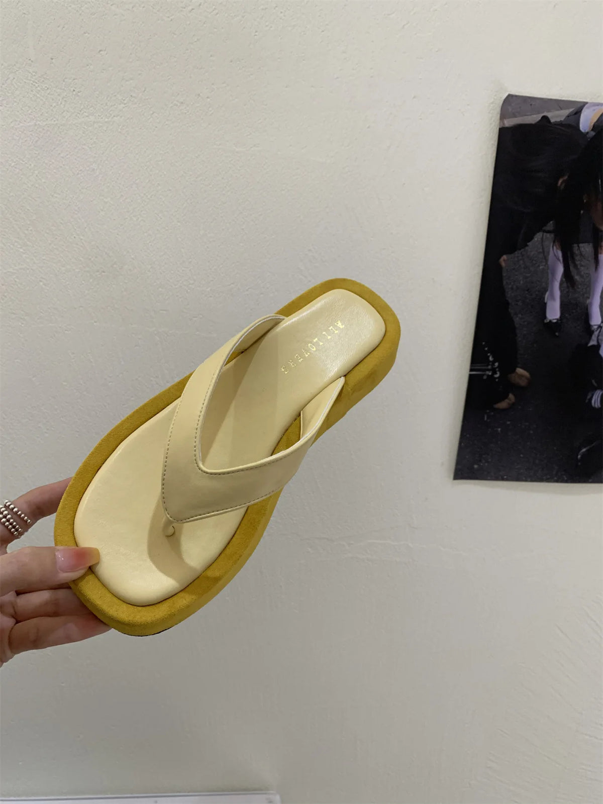 Damen-Slipper für den Sommerurlaub am Strand, modische Plateau-Zehenstegschuhe in Unifarben, minimalistische, vielseitige Damen-Sandalen für den Alltag