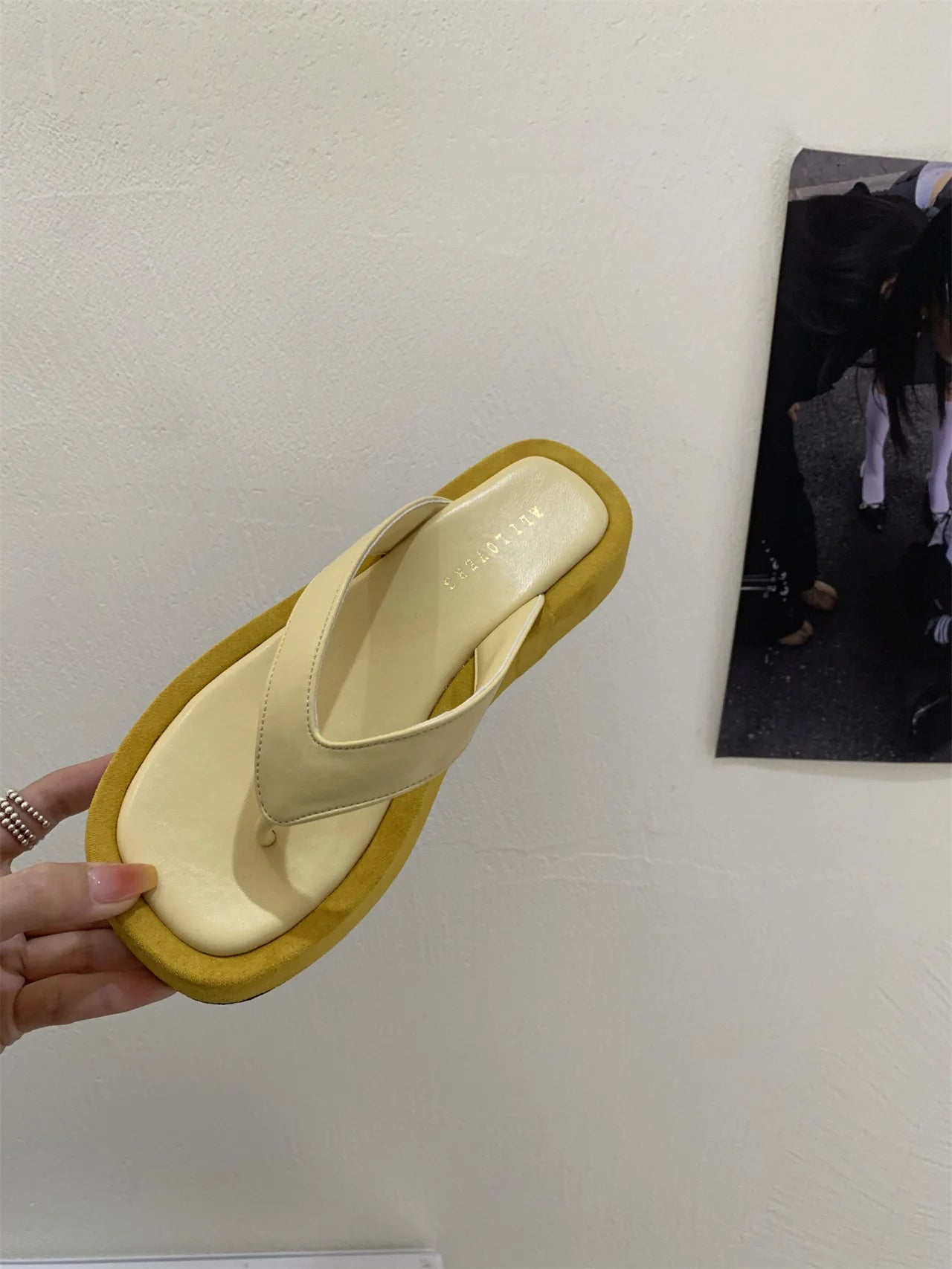 Damen-Slipper für den Sommerurlaub am Strand, modische Plateau-Zehenstegschuhe in Unifarben, minimalistische, vielseitige Damen-Sandalen für den Alltag