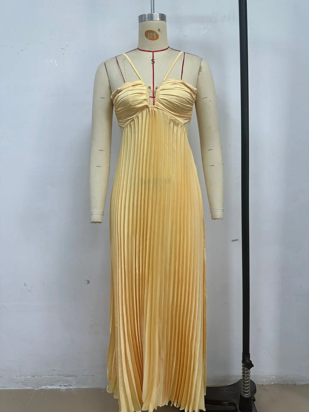 Abito Lungo Estivo da Donna con Scollo all'Americana e Pieghe, Senza Schienale, Senza Maniche, Blu, per Vacanze al Mare, Moda Femminile 2026, Vestito a Trapezio