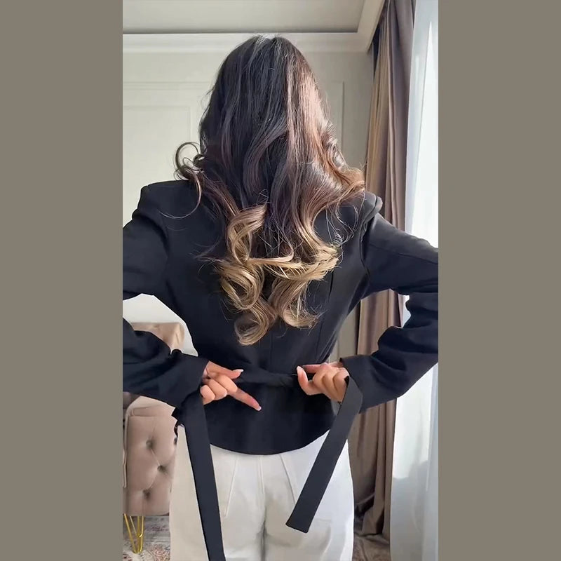 Camicia Elegante da Donna con Scollo a V e Pieghe, Maniche Lunghe a Sbuffo, Chiusura a Bottoni in Vita, Tinta Unita, Moda Primavera Estate 2026