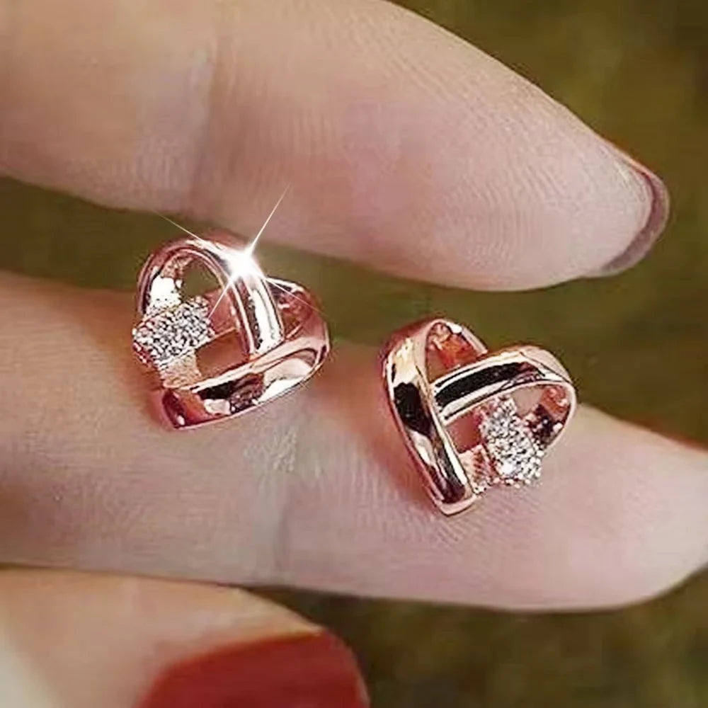 Huitan Eternity Love Orecchini Ear Stud Piercing Colore argento/Colore oro Orecchini a forma di cuore per le donne Gioielli da sposa chic