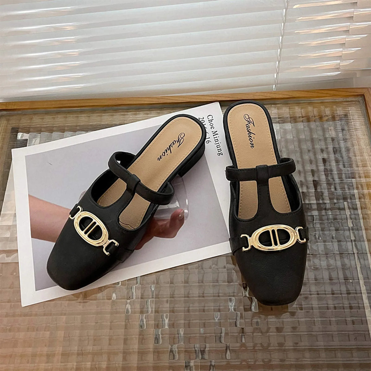 Modische Damen-Sommersandalen mit niedrigem Absatz, luxuriöse Retro-Metallschuhe für Damen, verschleißfeste tägliche Wanderpantoffeln