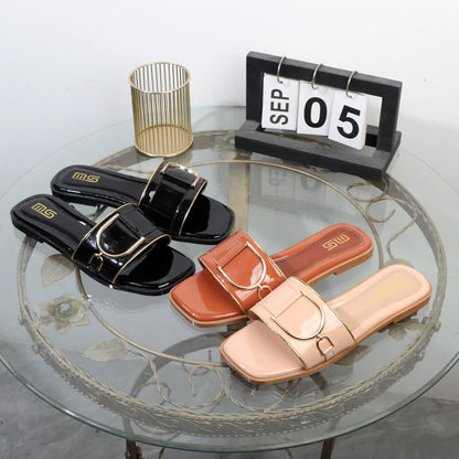 Pantofole da donna nell'estate 2025 con fondo piatto in metallo, nuova moda, punta quadrata, scarpe da donna con tacco basso all'aperto alla moda