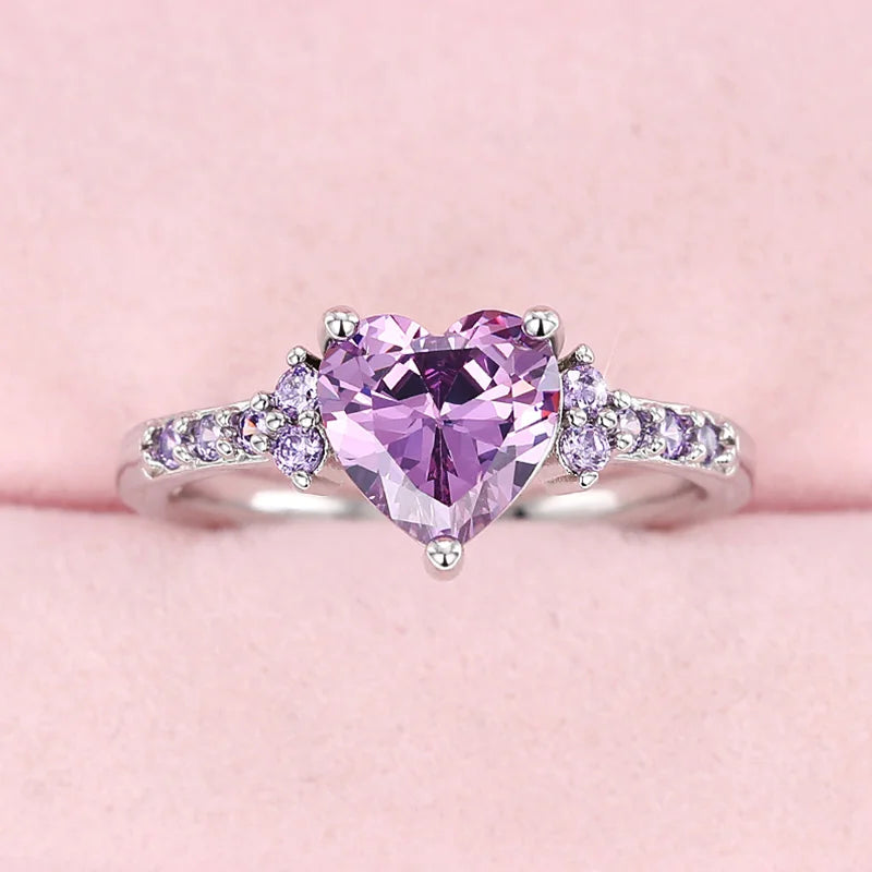 Huitan Anelli con zirconi a forma di cuore viola per le donne Accessori unici per fidanzamento di nozze Fancy Lady Gift Gioielli romantici alla moda