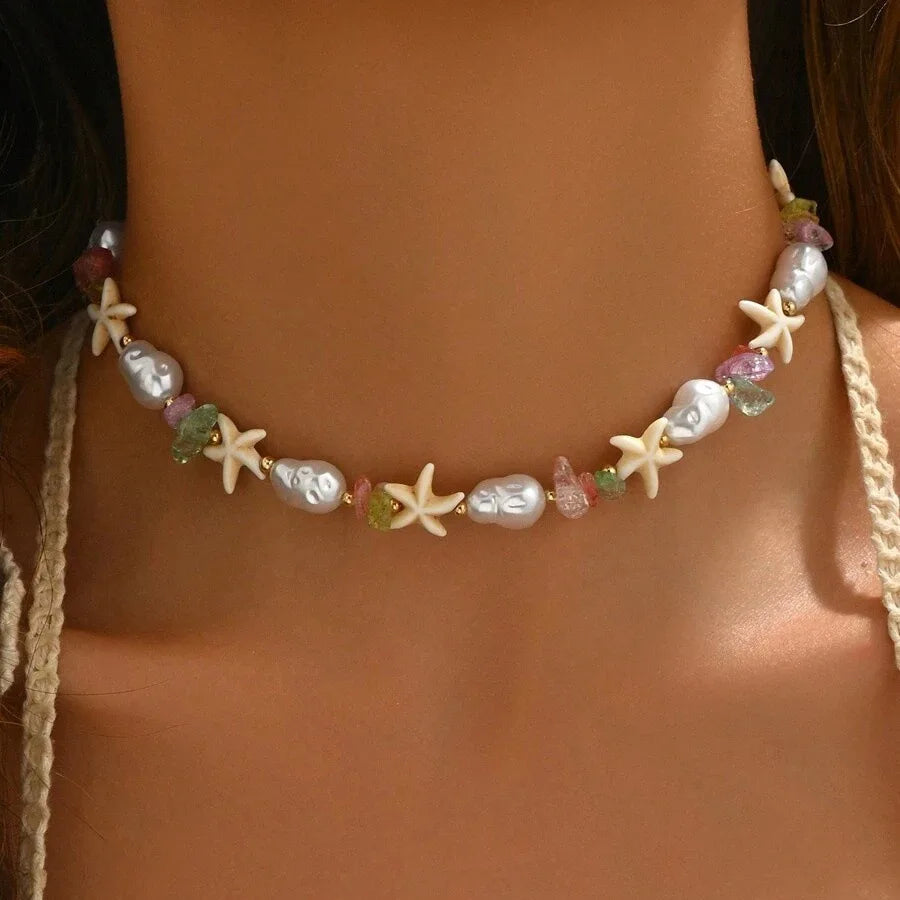 Collana con ciondolo stella marina con perline di riso bohémien per donna, fatta a mano, perla d'imitazione, girocollo con perline colorate, gioielli da spiaggia estiva
