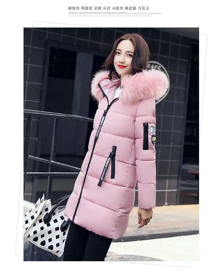 Parka Invernale da Donna con Cappuccio e Collo in Pelliccia, Giacca Lunga Elegante con Zip e Patch con Lettere, Calda e Spessa, Capospalla Femminile per la Neve