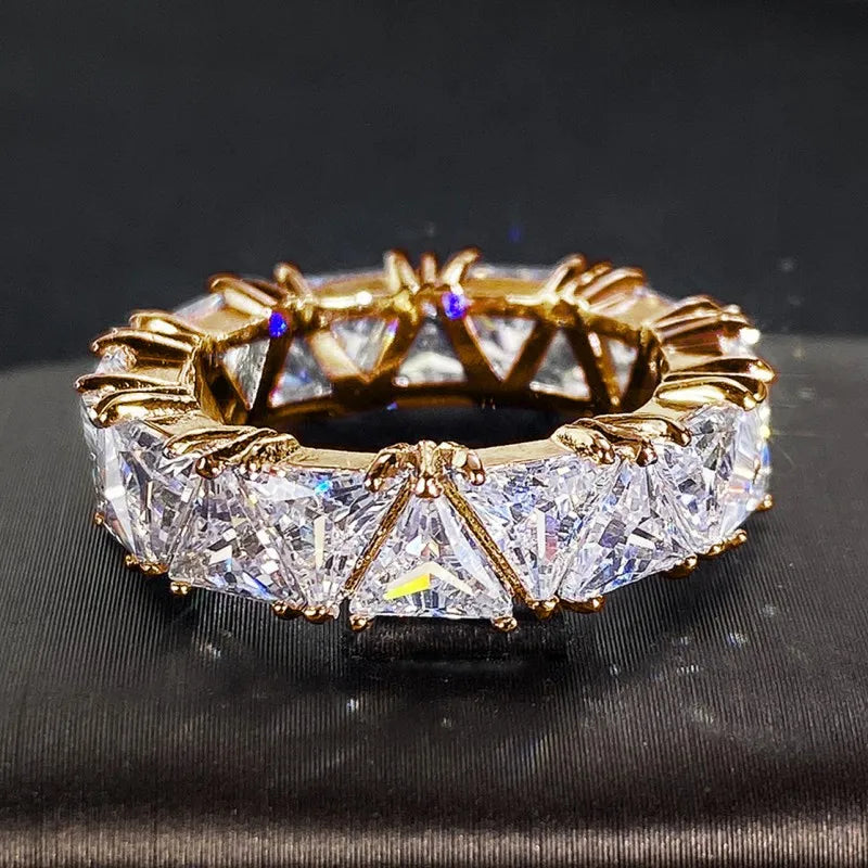 Huitan Fede nuziale di lusso Anelli di promessa per le donne Triangolo unico Design con zirconi cubici Nuovi gioielli alla moda di alta qualità Dropship