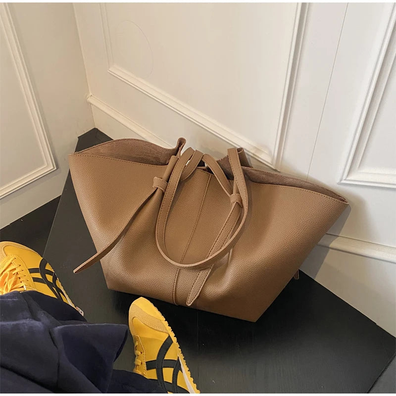 Estate nuova borsa tote di grande capacità moda alla moda modello litchi tinta unita trama semplice borsa monospalla sotto le ascelle