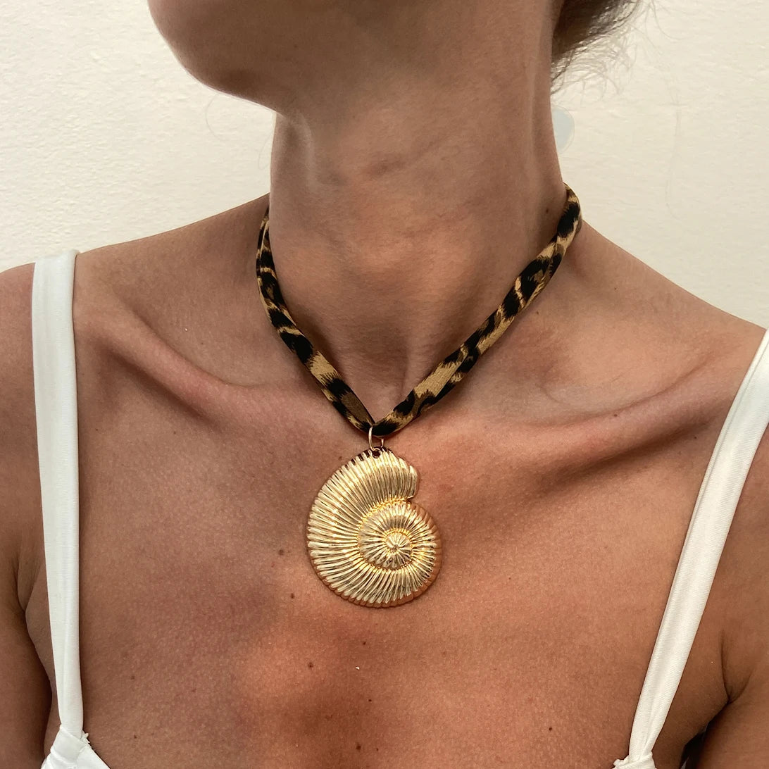 Ingemark 7 Stili Etnici Multistrato Collana a catena in velluto Donna 2025 Nuova moda Conchiglia in metallo Stella marina Cuore Ciondolo Collo Gioielli