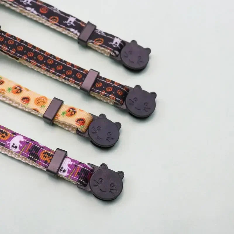 Collana per cuccioli di gattino Cintura con fibbia di sicurezza regolabile Papillon per chihuahua Forniture per animali Collare per gatti Happy Halloween con fiocco a campana