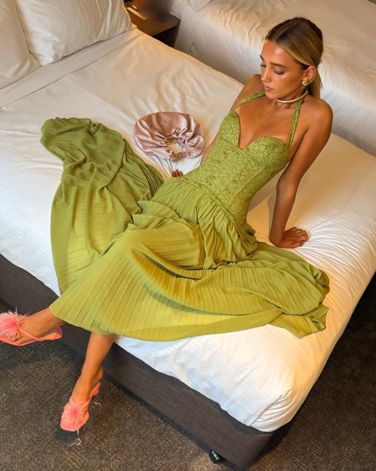 Chic Green Fishbone Halter Abito lungo Lady Solid Sexy Backless Pieghettato Off-spalla Abiti a trapezio 2025 nuovo abito da festa di Natale