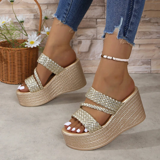 Damen-Sandalen 2025 Sommer Neue Outdoor-Strandsandalen Bequeme goldene Keilabsätze Damenschuhe Design Freizeitsandalen Größe 35-43