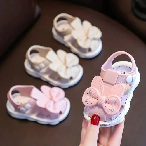 Nuovi sandali estivi antiscivolo per ragazze con suole morbide e design leggero, perfetti per la spiaggia