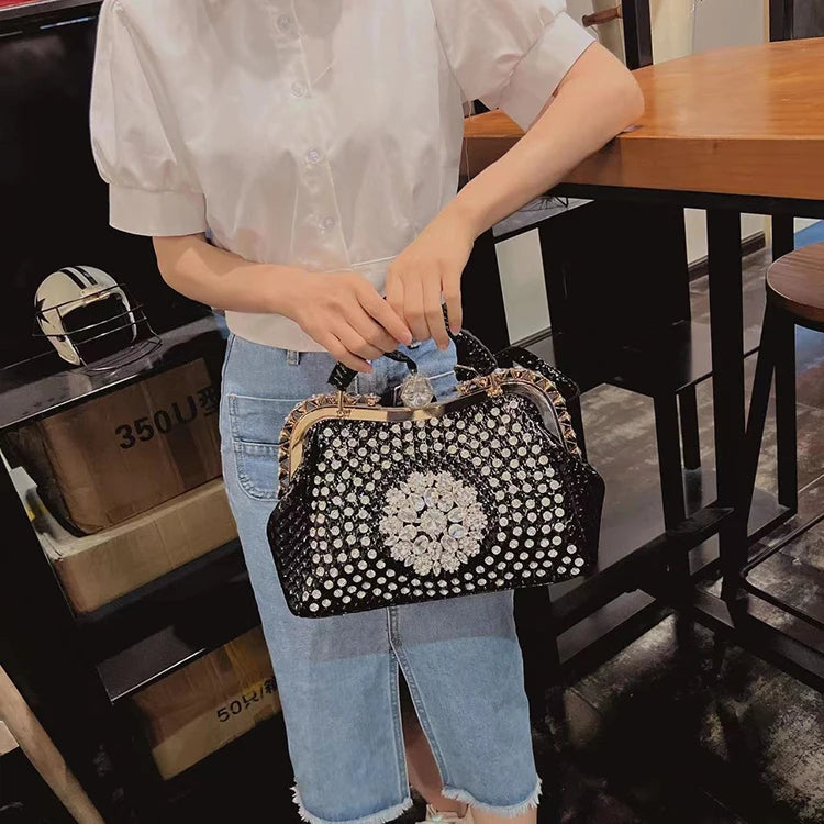 Borsa a tracolla di alta qualità da donna estate 2024 nuova borsa a tracolla di nicchia con texture esplosiva borsa di grande capacità tempestata di diamanti