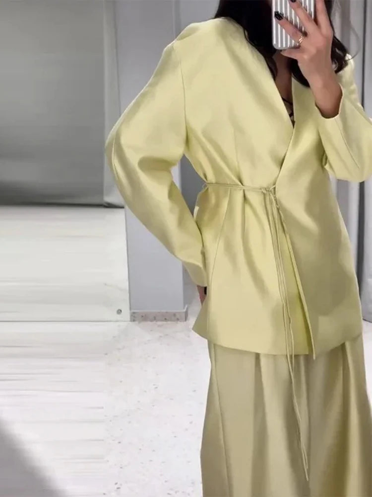 Completo Elegante da Donna: Top a Maniche Lunghe con Scollo a V e Pizzo, Pantaloni a Gamba Larga, Completo Femminile in Raso Tinta Unita Primavera Estate 2026