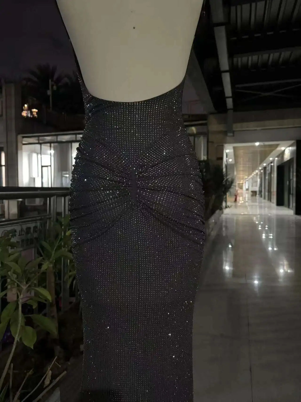 DEAT Moda Grigio Hot Drilling Spaghetti Strap Dress Donna Slim Fit Backless Pieghe Split Abiti lunghi fino al pavimento Nuova marea 7AB8510
