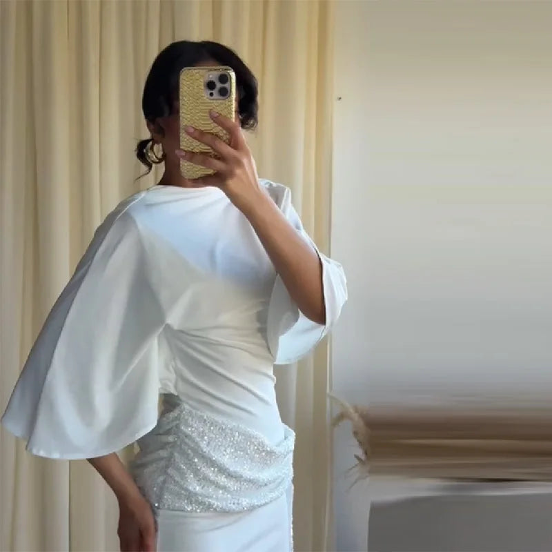 Elegante Mini Abito Bianco di Tendenza con Maniche a Pipistrello, Paillettes, Patchwork, Vita Arricciata e Laccetti, Vestito Aderente da Sera per Feste da Donna