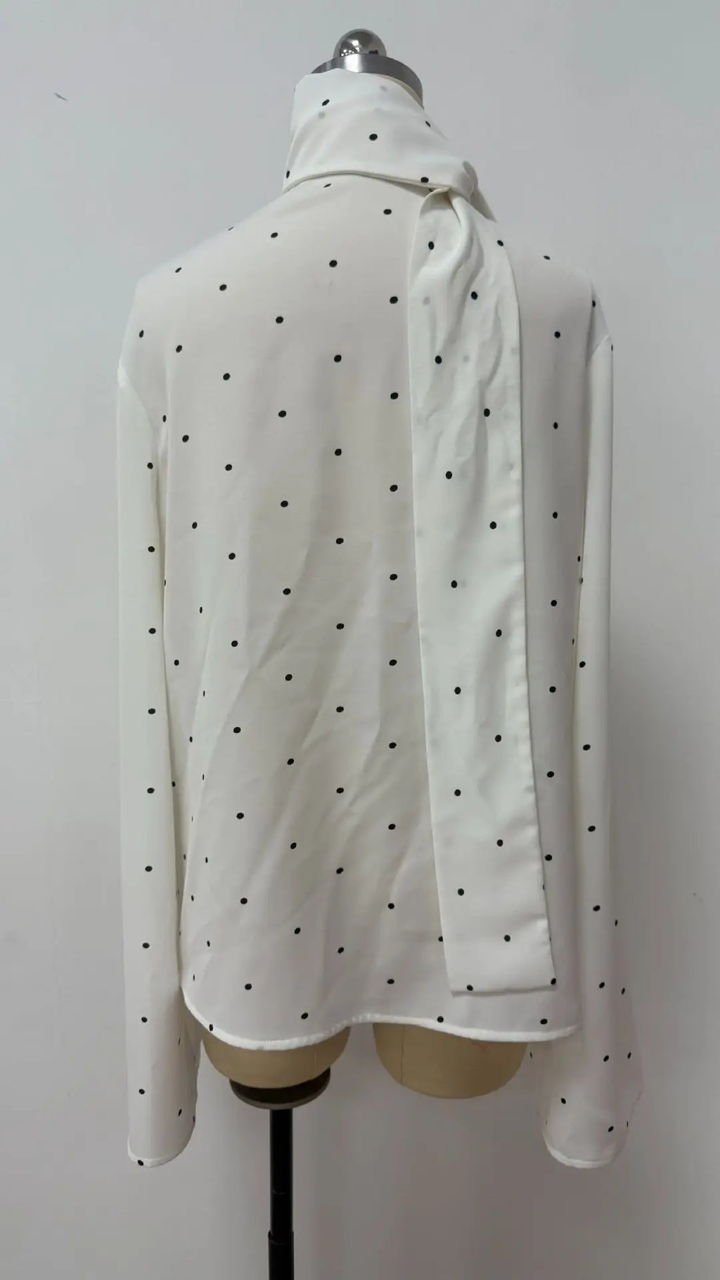 Eleganti Camicette da Donna con Sciarpa a Pois, Camicie a Maniche Lunghe e Vestibilità Ampia, Nuove Camicette Casual da Ufficio per il 2026, Top da Donna in Bianco, Nero e Marrone
