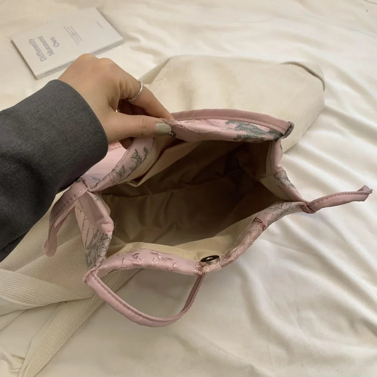 Borsa a tracolla da donna alla moda ricamata in stile cinese di vendita caldo 2026 Borsa di grande capacità di nuova tendenza estiva