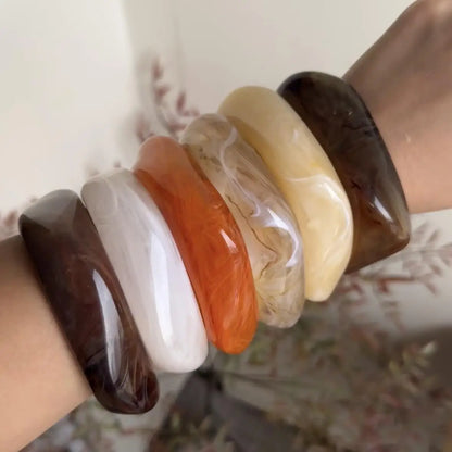 Braccialetti irregolari geometrici grandi acrilici vintage per le donne Braccialetti larghi in resina alla moda Braccialetti 2025 Gioielli di moda