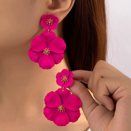 Orecchini pendenti con fiori fucsia da donna Placcatura in oro Orecchini pendenti con fiori grandi spray fucsia bianchi Orecchini da sposa per le vacanze