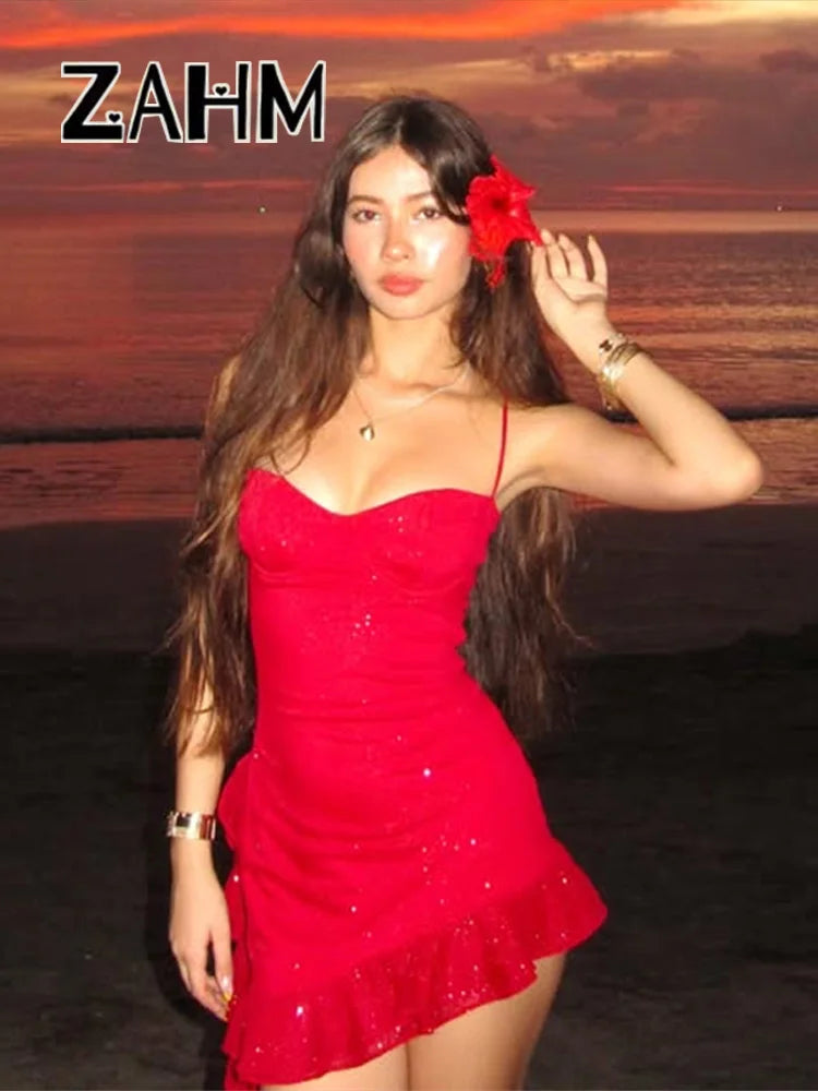 Mini abito sexy con volant glitterato da donna Abiti da spiaggia asimmetrici rossi senza schienale per feste 2025 Abiti aderenti aderenti aderenti primavera estate