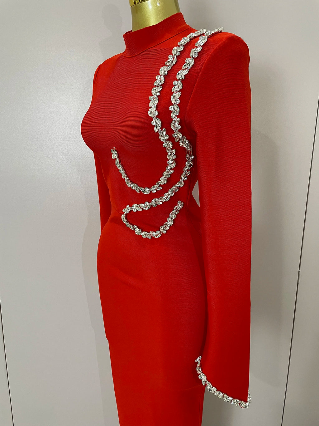 Abito lungo aderente con fasciatura aderente con diamanti a maniche lunghe sexy 2025 Abiti da compleanno di lusso per feste da sera eleganti per celebrità da donna