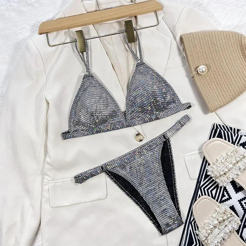 Costume da bagno donna oro glitterato 2026, bikini lucido due pezzi sexy con scollo a V, costume da bagno a vita alta senza schienale XMC185W