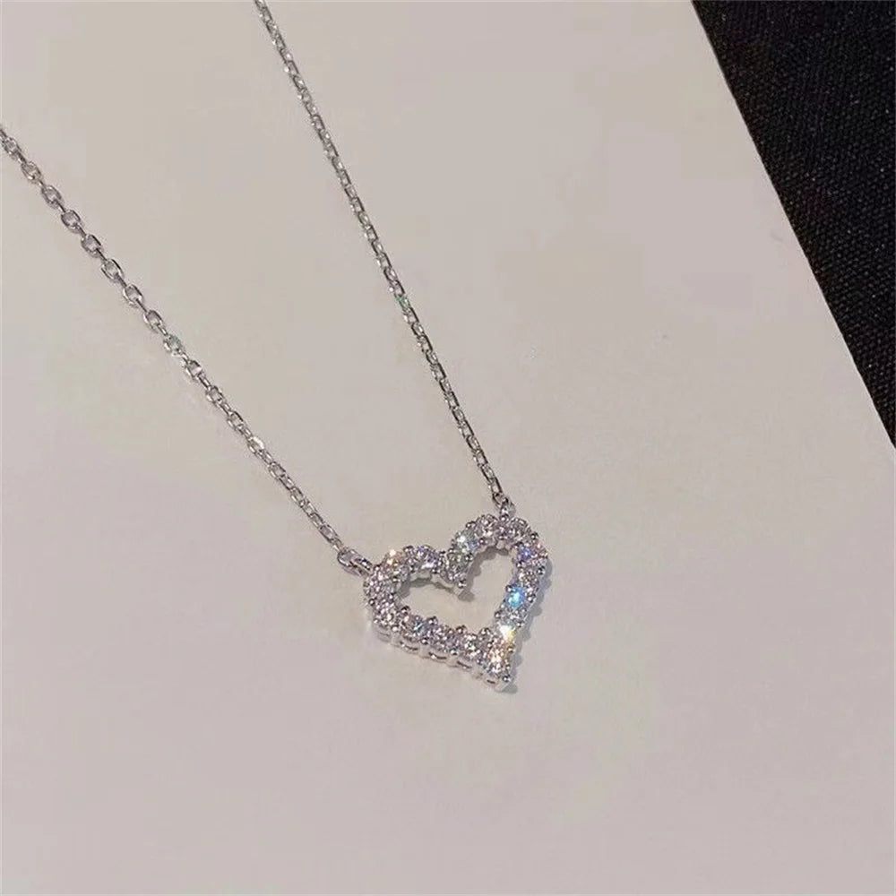 Collana con ciondolo amore cavo in cristallo Kpop Collana semplice con zirconi romantici per accessori di gioielli alla moda da donna