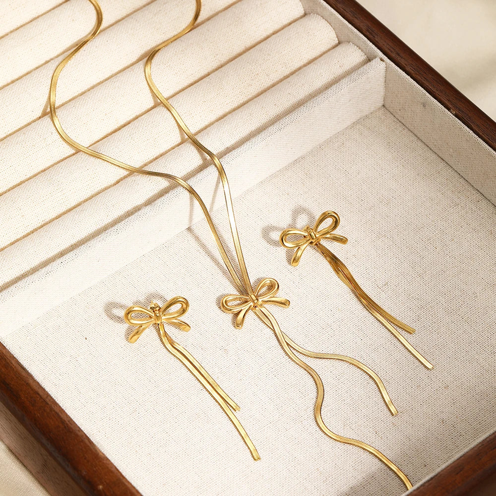 DGIDDK Collana in acciaio inossidabile Atmosfera francese Collana con colletto con nappa con fiocco delicato per gioielli da donna Regalo di compleanno per abbinamenti quotidiani