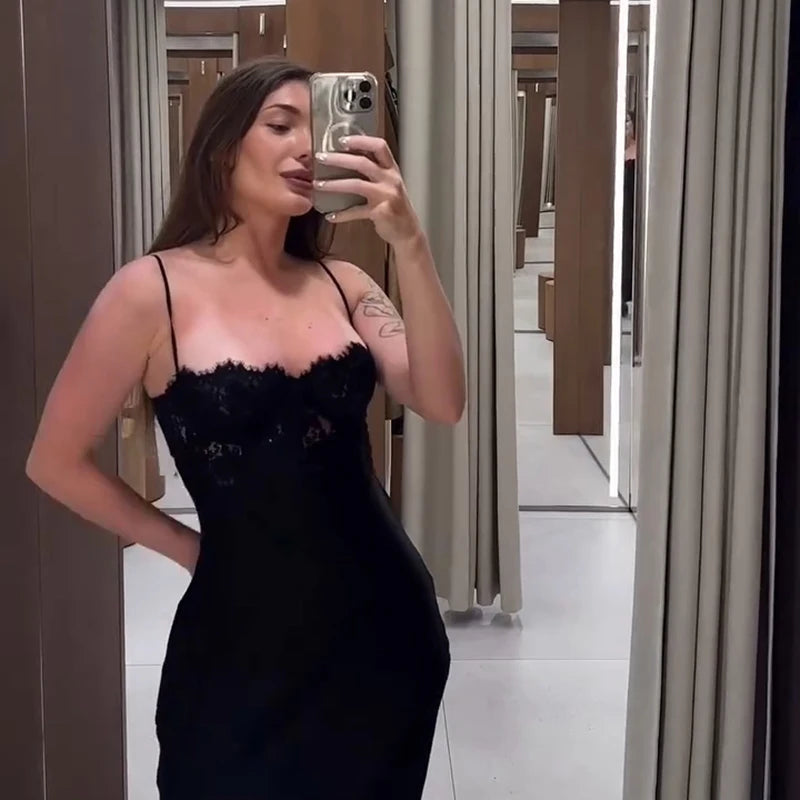 Abito in Raso con Spalline Sottili, Scollo a Cuore, Vestibilità Aderente, Collezione Primavera Estate 2026, per Banchetti e Feste, Lusso e Eleganza per Donna