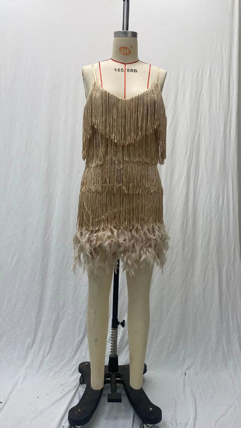 Abito estivo elegante con nappe e paillettes Abito da donna sexy sottile senza maniche con scollo a V a vita alta con bretelle e cuciture in piume