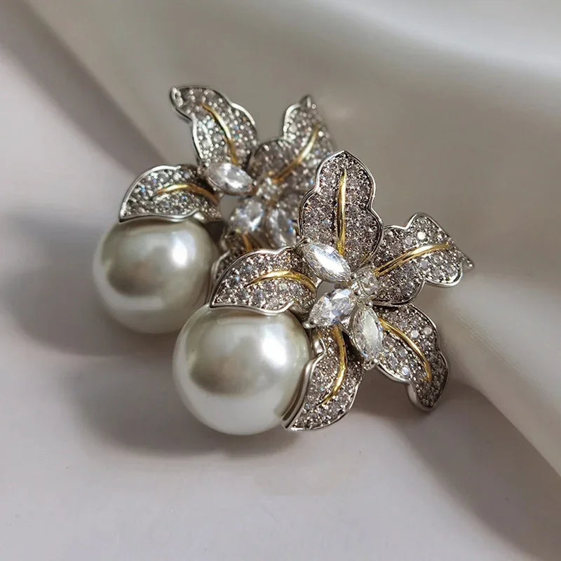 Bellissimi orecchini di perle imitazione fiore da donna di lusso intarsiato scintillante pietra CZ moda gioielli da sposa lotti all'ingrosso