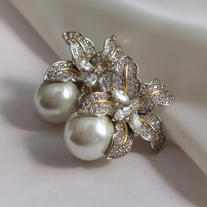 Bellissimi orecchini di perle imitazione fiore da donna di lusso intarsiato scintillante pietra CZ moda gioielli da sposa lotti all'ingrosso