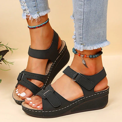 Sandali con zeppa estivi per donna 2025 Scarpe da spiaggia antiscivolo di nuova moda Donna Sandali con plateau casual leggeri Mujer Plus Size