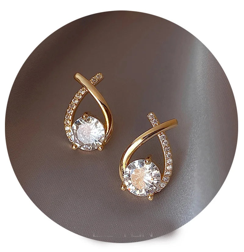 SKEDS Orecchini a croce alla moda per donne Ragazze Stile coreano Eleganti gioielli in cristallo Anelli per orecchie Orecchini a coda di pesce da donna Regalo
