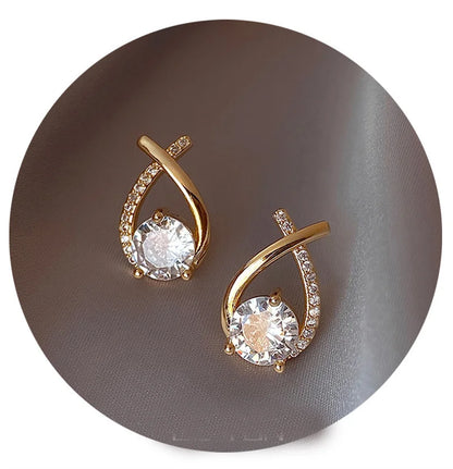 SKEDS Orecchini a croce alla moda per donne Ragazze Stile coreano Eleganti gioielli in cristallo Anelli per orecchie Orecchini a coda di pesce da donna Regalo