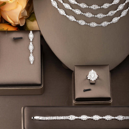1 Set luxuriöses und elegantes Schmuckset mit glänzenden Zirkonia, dreilagiger, gestapelter Blütencluster-Dekoration, geeignet für Frauen für Hochzeiten und Bankette. Geschenkbox nicht enthalten