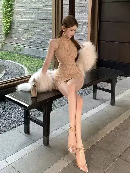 Abito francese sexy in pizzo scavato con scollo all'americana Minigonna aderente aderente aderente in vita elegante e alla moda