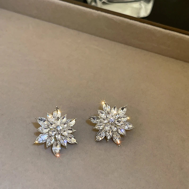 Orecchini a bottone con strass delicati geometrici vintage per le donne Orecchini con nappa in cristallo smeraldo Gioielli da sposa di design di lusso N1