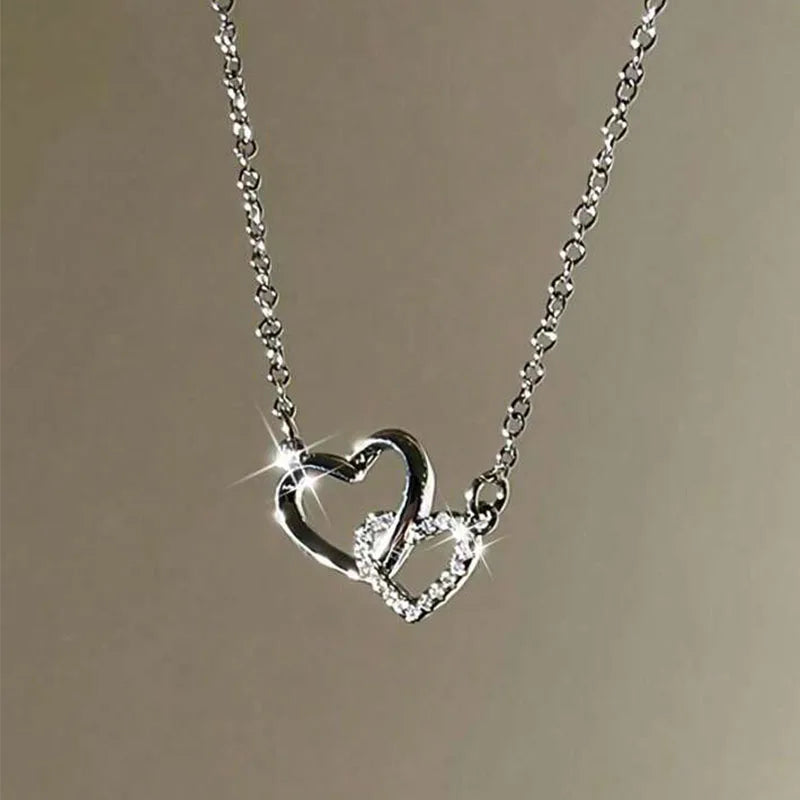 Collana di nuova moda semplice color argento con ciondolo a forma di cuore d'amore, collana con ciondoli a catena, per gioielli da festa da donna, da indossare ogni giorno