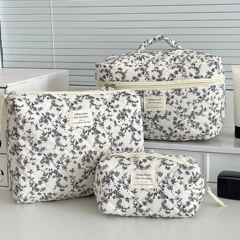 Fashion Ins Black Flower Borse trapuntate da donna Borsa da viaggio Organizer Custodia per trucco cosmetico Borsa tote portatile con cerniera