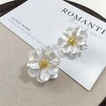 Orecchini a bottone da donna con fiore acrilico bianco Fiori piegati Moda coreana Petali dolci Orecchini femminili irregolari 2025 nuovo in
