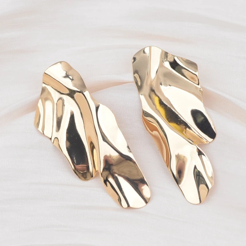 Nuovi orecchini pendenti lunghi esagerati per le donne Orecchini pendenti in metallo intrecciato grandi Gioielli per orecchie europei alla moda alla moda