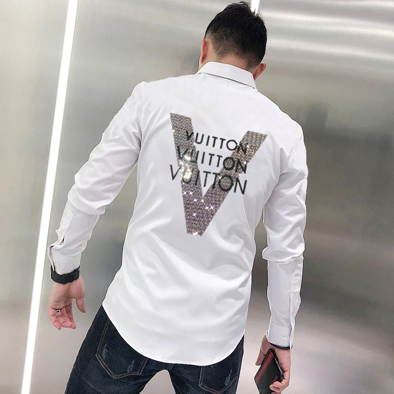 Nuova camicia a maniche lunghe primaverili e autunnali con risvolto, design alla moda, camicia di tendenza da strada avanzata con lettere di diamanti caldi e caldi